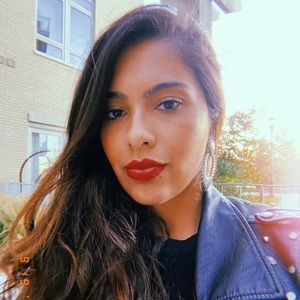 Meet your Posher, Larissa